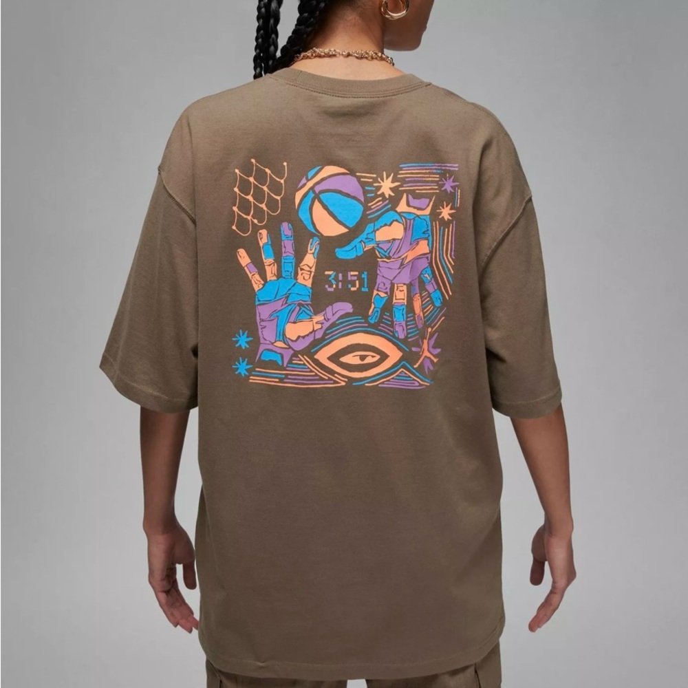 Jordan Women’s Oversized Graphic Tee - Picture 4 of 5